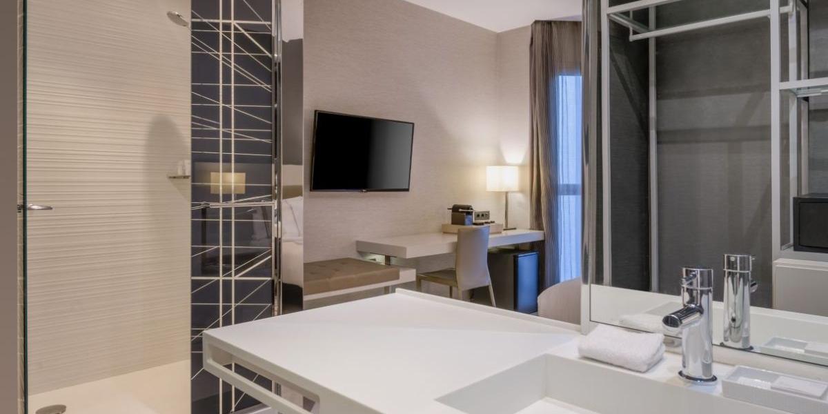 Standard with city views SH Colón Valencia Hotel Standard with city views SH Colón Valencia Hotel