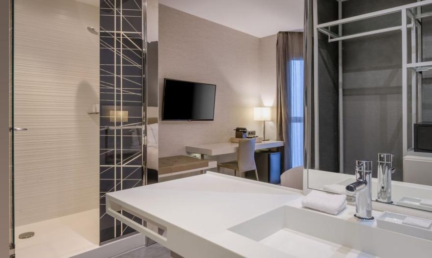 Standard with city views SH Colón Valencia Hotel Standard with city views SH Colón Valencia Hotel